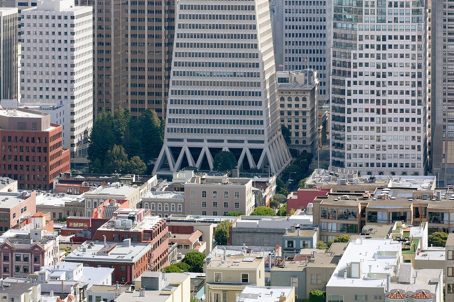 Transamerica building , downtown San Francisco, CA, USA. Photo taken from Coit tower.