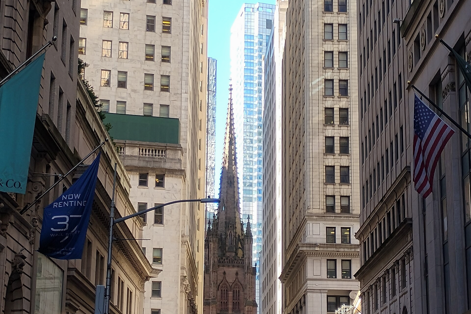 Strolling along Wall Street during the Culture Crawl of WikiConference North America 2025.