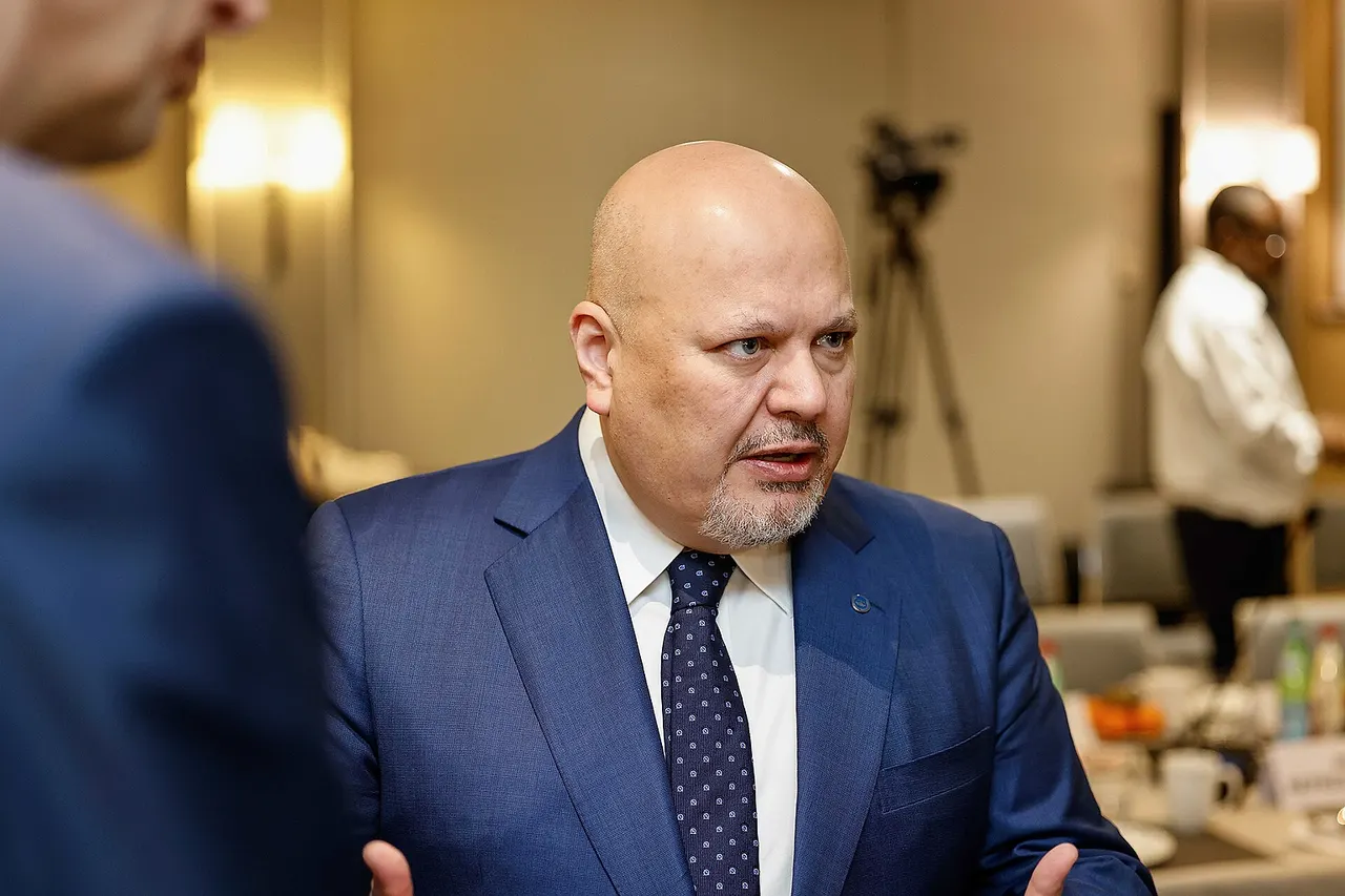 EU ministers van buitenlandse zaken, waaronder Minister Wopke Hoekstra, in gesprek met ICC hoofdaanklager Karim Khan, voorafgaand aan de Raad Buitenlandse Zaken in Brussel. Het ging o.a. over het onderzoek naar oorlogsmisdaden in Oekraïne. Photo by: Raoul Somers