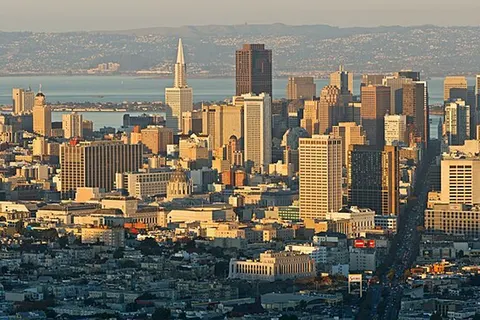 San Francisco just before sunset. This panorama was taken at the Twin Peaks and is stitched from 12 portrait format images. For stitching PTGUI was used.