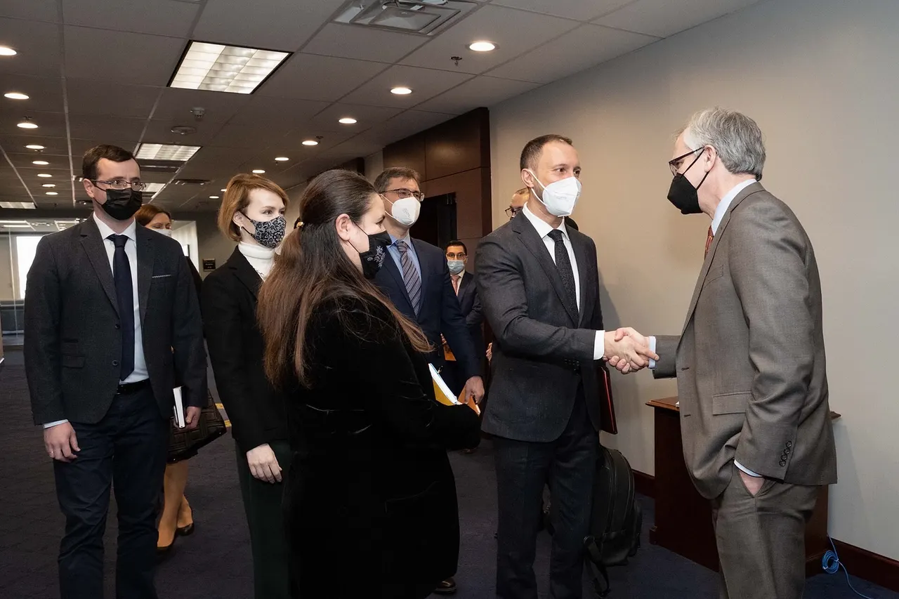 Department of Energy’s Deputy Secretary D. Turk and Assistant Secretary for International Affairs Dr. A. Light at the bilateral meeting with Ukraine on February 10, 2022. Oksana Markarova Ambassador of Ukraine to the United States and Volodymyr Muzylov First Secretary of the Embassy and members of the delegate were in attendance. (PHOTO CREDIT: DOE PHOTOGRAPHER, DONICA PAYNE) For more information or additional images, please contact 202-586-5251. EnergyTechnologyVisualsCollectionETVC@hq.doe.gov www.flickr.com/photos/departmentofenergy/collections/7215...