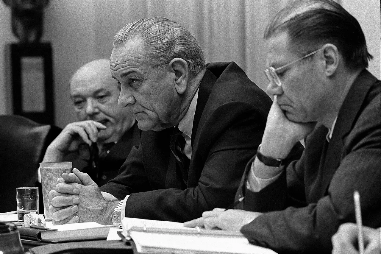 Secretary of State Dean Rusk , President Lyndon B. Johnson , and Secretary of Defense Robert McNamara at a meeting in the Cabinet Room of the White House.