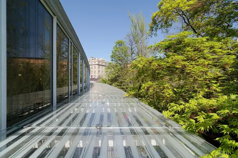 Deck above Visitor Center, Brooklyn Botanic Garden , Brooklyn , New York City .