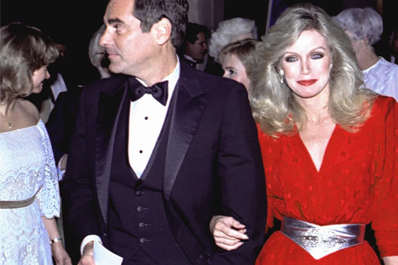 Donna Mills at the Filmex Tribute to Elizabeth Taylor, Dorothy Chandler Pavilion, November 1981. NOTE: Permission granted to copy, publish, broadcast or post any of my photos, but please credit "photo by Alan Light" if you can. Thanks.