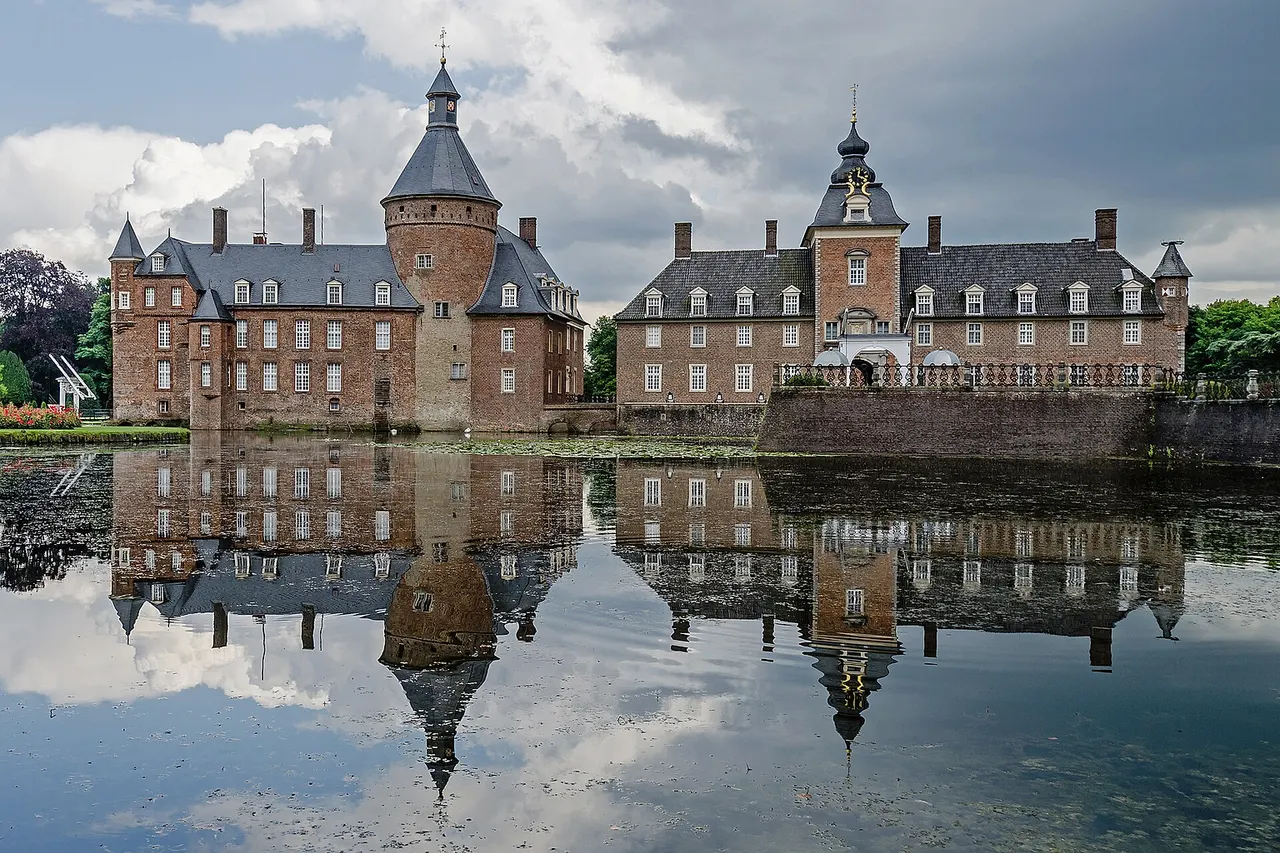 Anholt Castle, west facade (Germany)