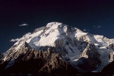 Broad Peak seen from Concordia Author: Florian Ederer Date: July 2005