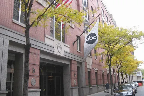 Looking east at en:ABC News headquarters at 77 West en:66th Street (Manhattan) on a cloudy afternoon. ZIP 10023.
