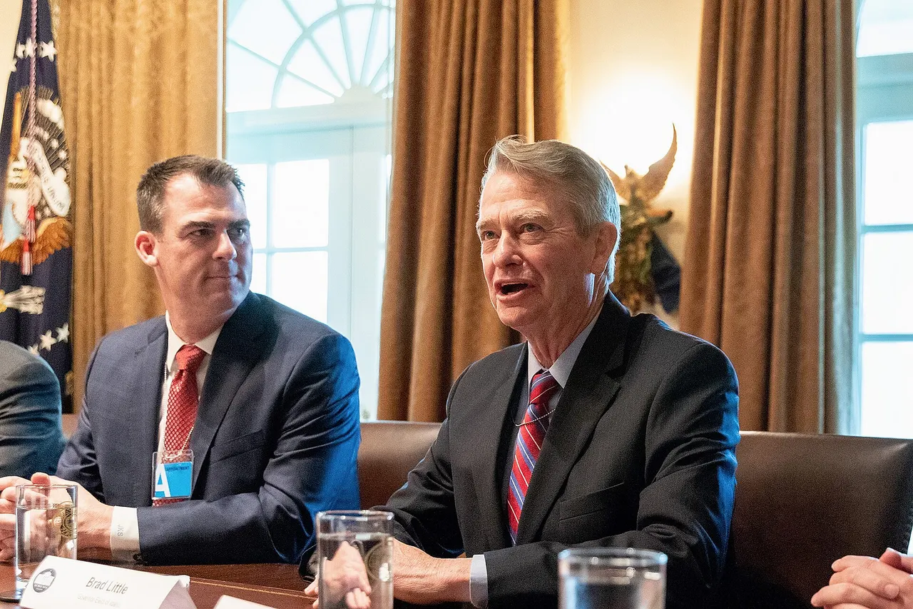 Governor-elect Brad Little, R- Idaho, joins President Donald J. Trump and Vice President Mike Pence, in the Cabinet Room of the White House Thursday, Dec. 13, 2018, during a discussion with Governors-Elect from around the nation. (Official White House Photo by Shealah Craighead) Note: Governor-elect Kevin Stitt, R- Oklahoma, pictured on left.