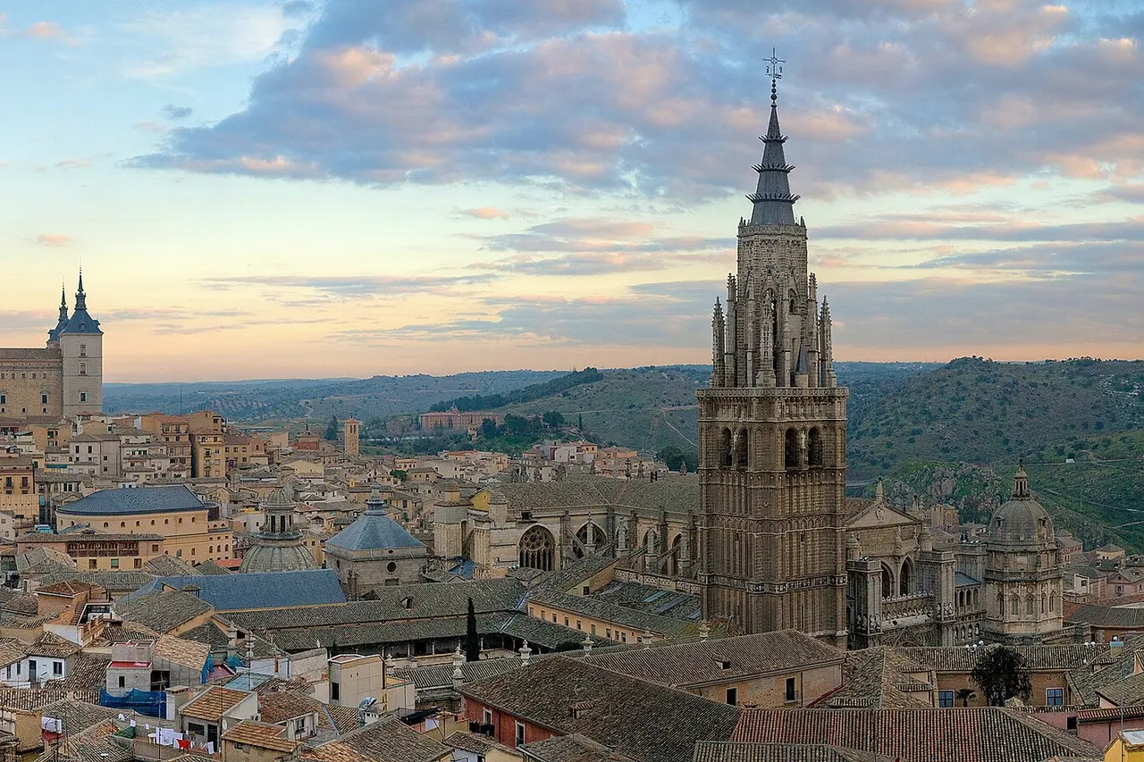 A 4 x 1 segment panorama of the Toledo Skyline in Spain at sunrise. Taken by myself in portrait format with a Canon 5D and 70-200mm f/2.8L lens. On the left Alcázar of Toledo and on the right Cathedral of Toledo .