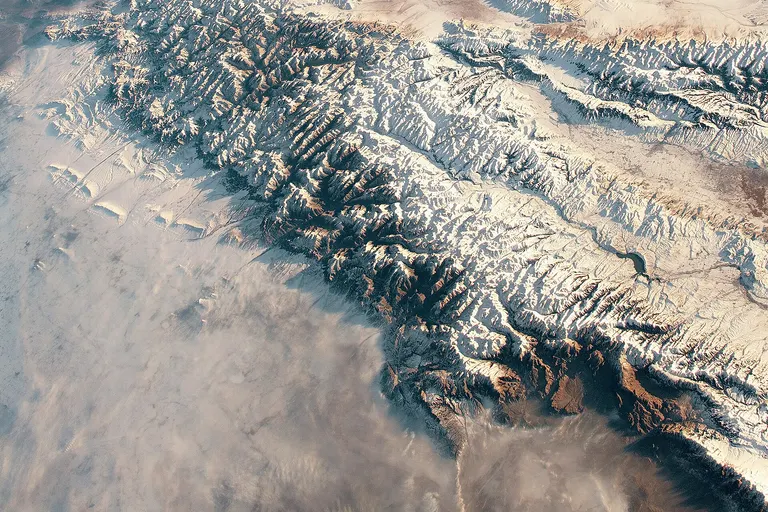 برف و شن در آسیای مرکزی