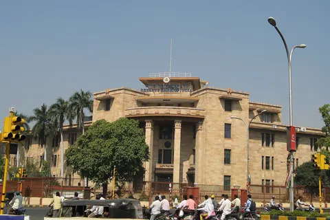 Nagpur branch of Reserve Bank of India. I took this photo from the gas station across the RBI square. Thankfully no policeman harassed me for taking this photo :-)