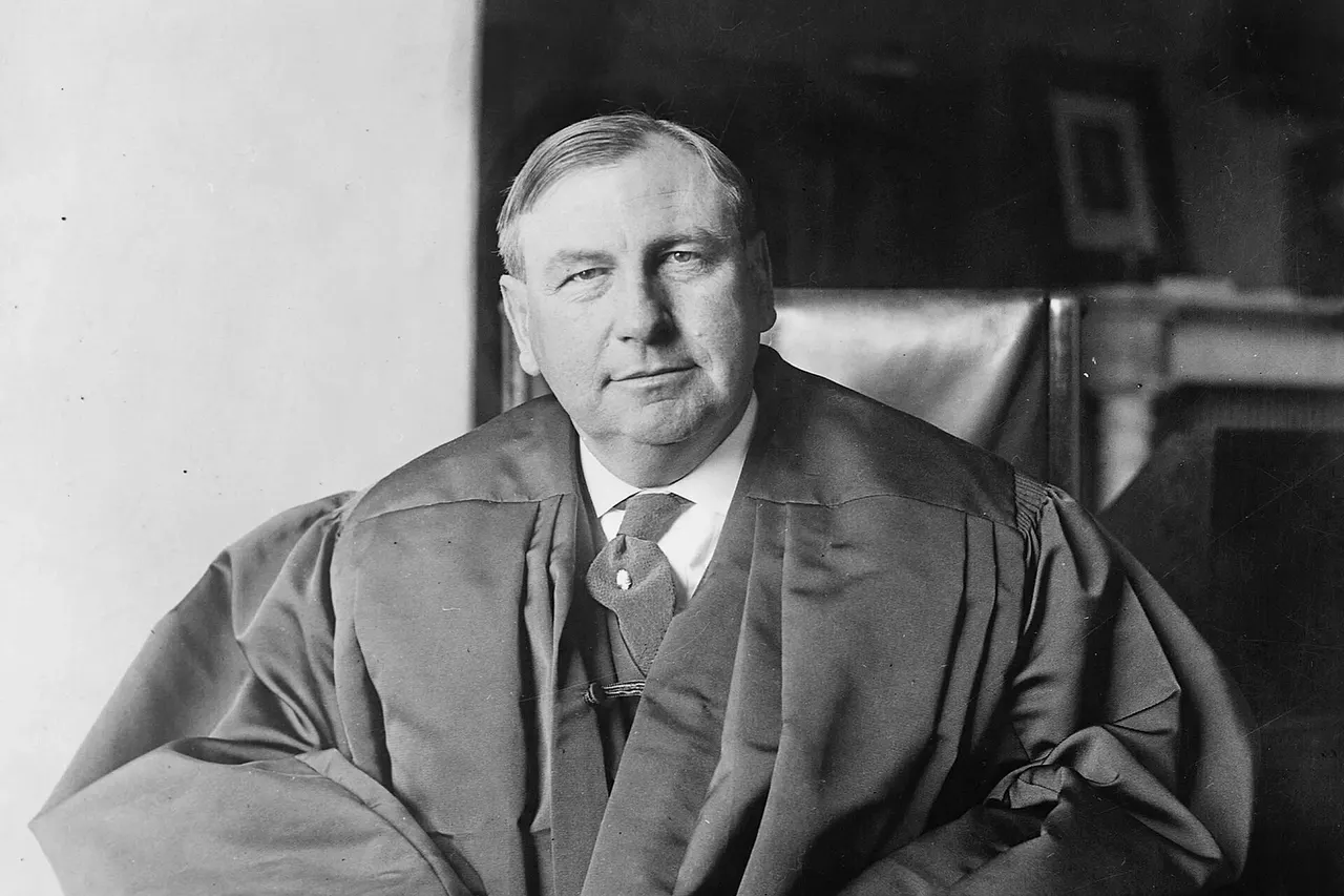 Harlan Fiske Stone , Chief Justice of the United States. The left side of Stone's face was darkened by the uploader for more uniformity.