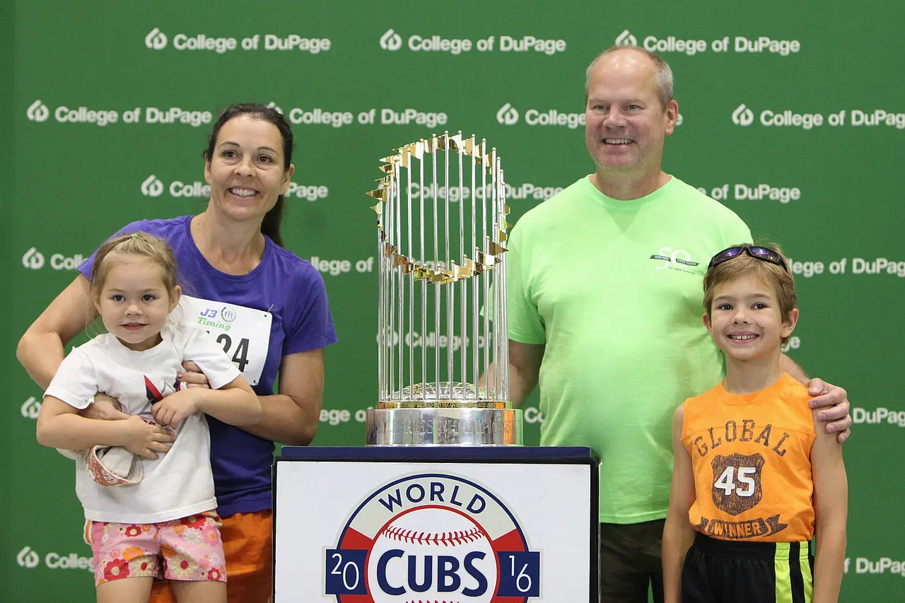 The Chicago Cubs’ 2016 World Series Trophy made a stop at College of DuPage’s annual Food Truck Rally and Sunset 5K Sept. 23. Cubs fans and event participants had the opportunity to have their photo taken with the trophy, hopeful the team will advance to the playoffs.