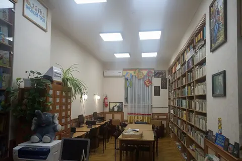 Загальний вигляд абонементу Центральної дитячої бібліотеки Московського району м. Харкова