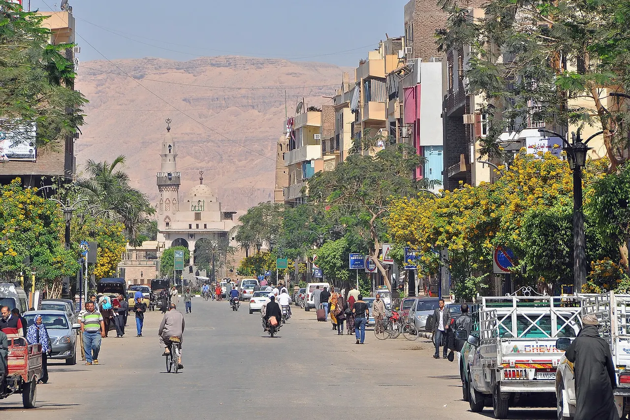Luxor (Egypt): Sharia al-Mahatta (Station street)