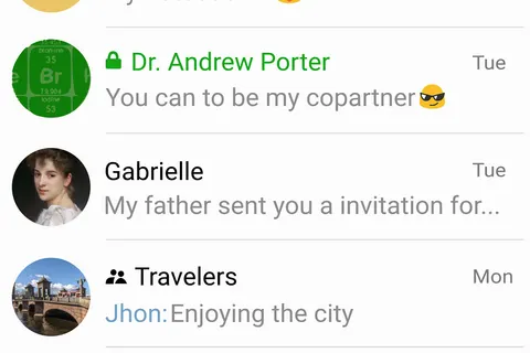 Captura de pantalla de Telegram para Android. Esta versión ha sido parcialmente vectorizado y derivado de File:Telegram Android screenshot v3.3.svg . TiligramContiene texto basado en la fuente Roboto para realizar escalas, Emojis del proyecto Noto e imágenes de Wikimedia Commons.