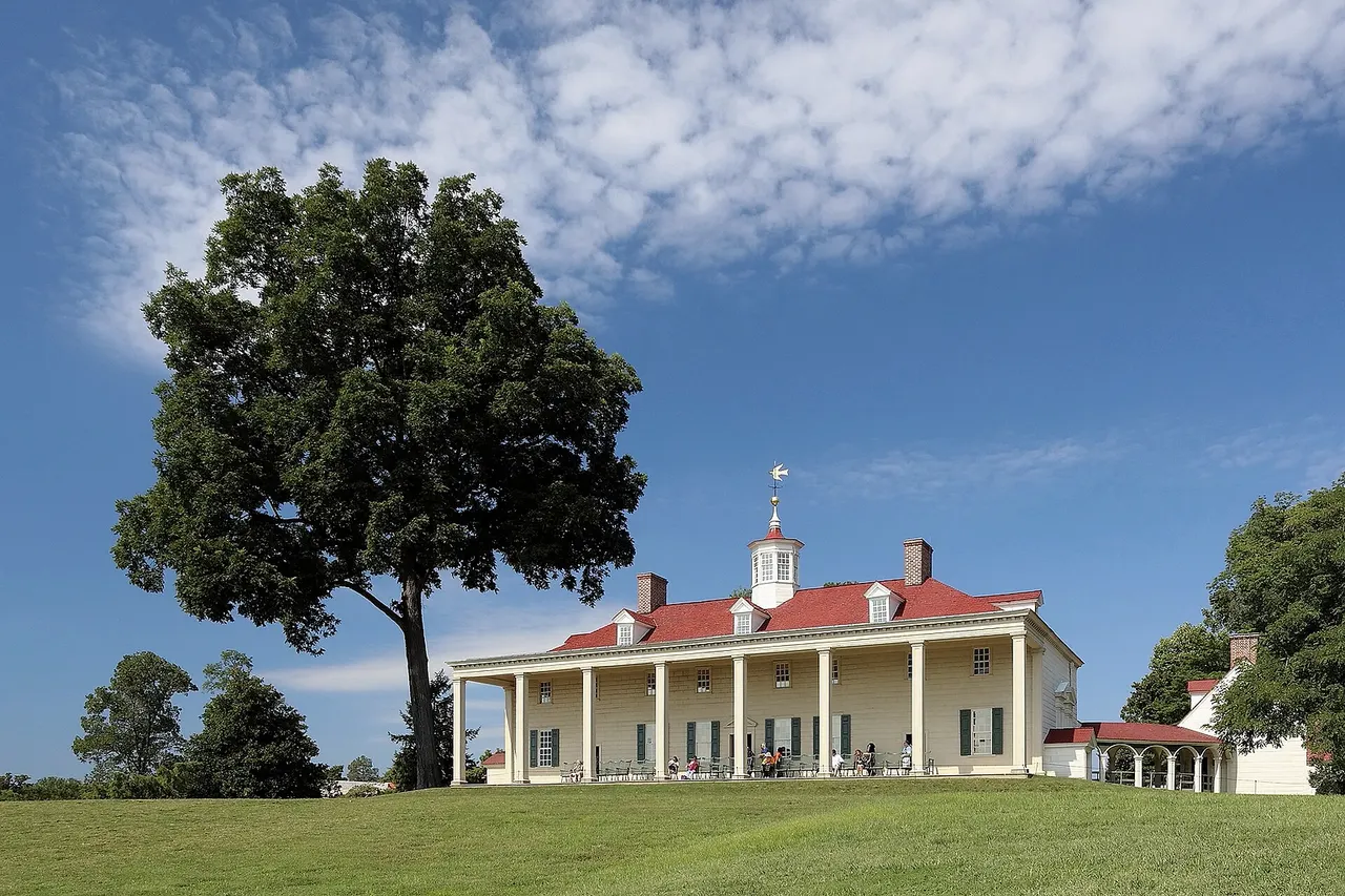 Mount Vernon Estate, Mansion, eastern facade
