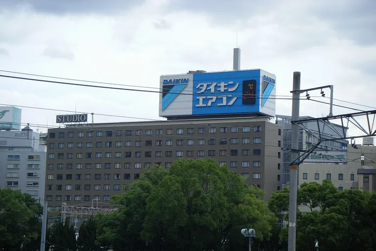 Billboard of Daikin Industries , Shin Ōsaka Station