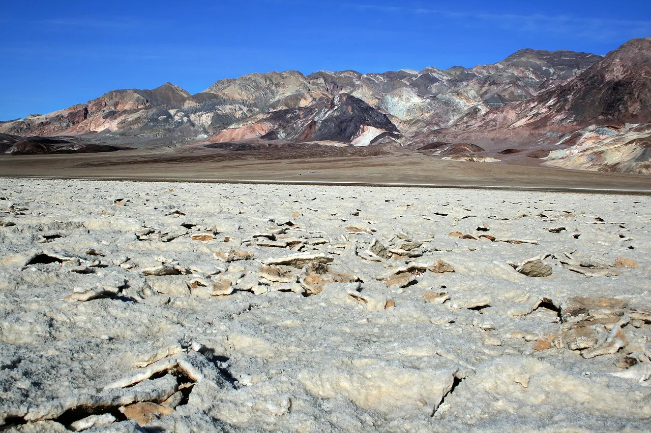 Devil's Golf Course in w:Death Valley National Park .