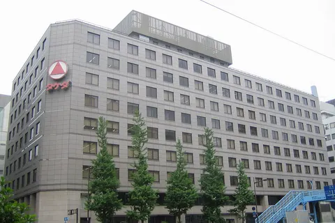 Takeda Pharmaceutical Company (武田薬品工業 Takeda Yakuhin Kōgyō ), at Nihonbashi, Chuo , Tokyo , Japan