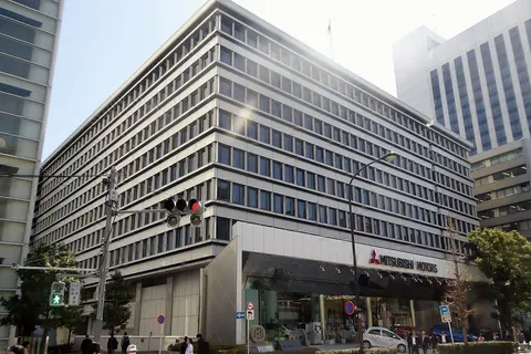 三菱自動車工業本社を撮影。