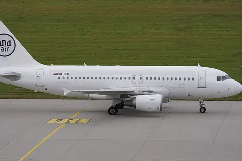 Der für Sundair betriebene Airbus A319-112 der Fluggesellschaft Fly Air41 Airways mit dem Kennzeichen 9A-BER nach einem Flug von Burgas nach Leipzig auf dem Flughafen Leipzig/Halle.
