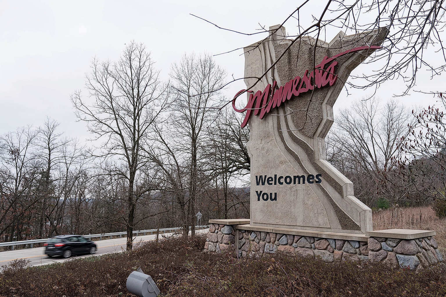 Minnesota Welcomes You highway sign. Photo by Lorie Shaull.