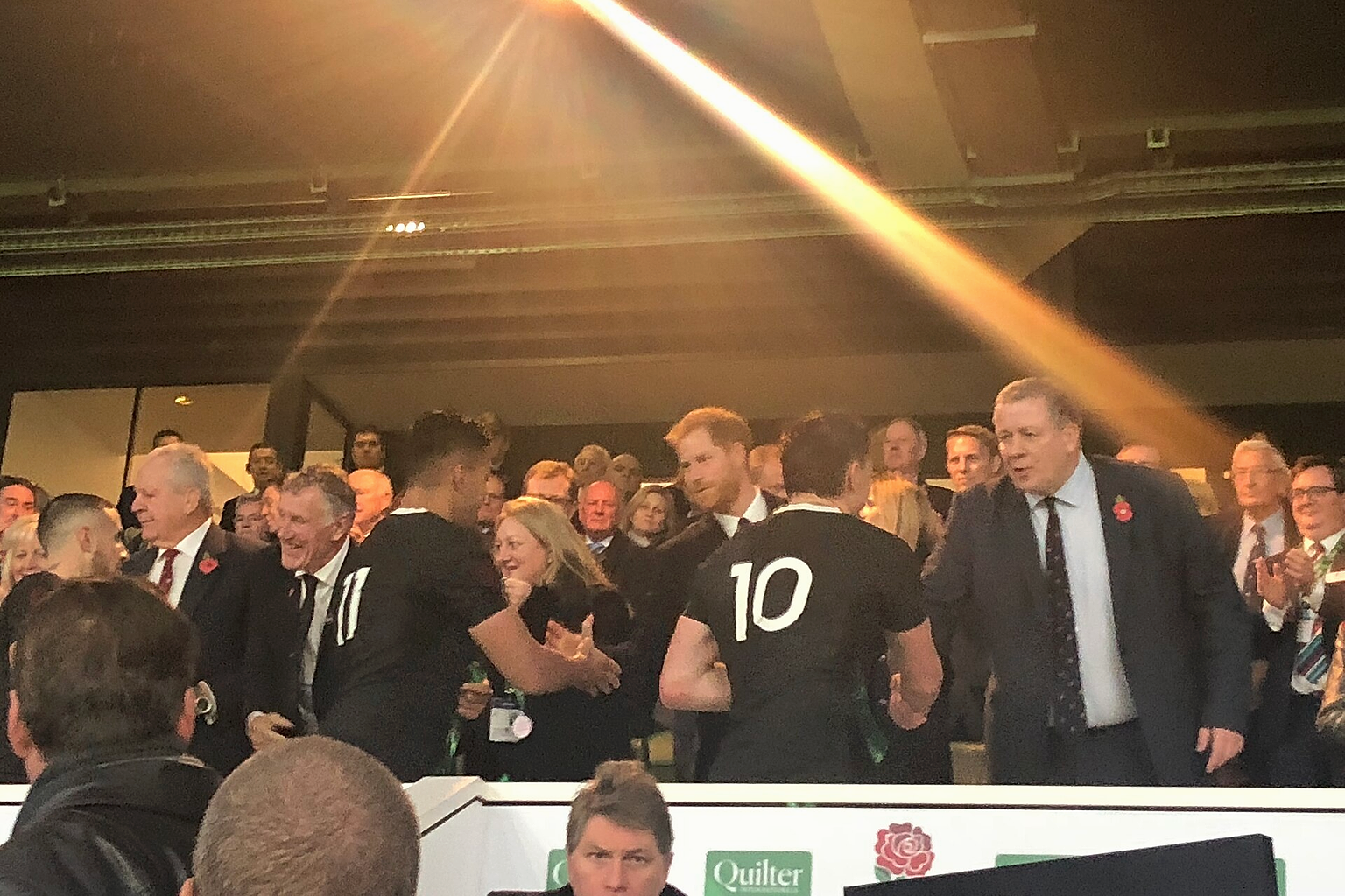 England vs New Zealand Rugby November 2018 — England 15-16 New Zealand: All Blacks fight back to win at Twickenham. New Zealand hung on to win a thriller by a single point after Sam Underhill's late try was controversially ruled out.10 de nov. de 2018.