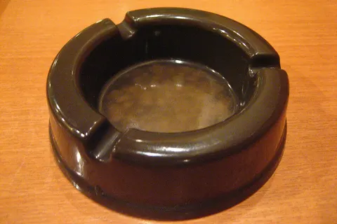 ドトールコーヒーの喫茶店にて提供される灰皿。