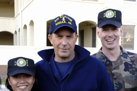 Kevin Costner with a group of U.S. Air Force airmen.