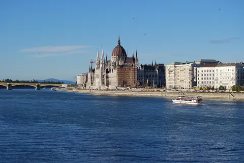 Hungarian Parliament Building ( Országház ) and Margaret Bridge ( Margit híd ) with the Danube, Budapest.