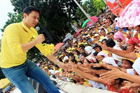 Juan Edgardo "Sonny" Angara on campaign trail during the 2013 mid-term elections.