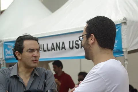 Colombian writer Juan Gabriel Vasquez with his Bolivian colleague Rodrigo Hasbún at the Miami Book Fair International , november 2011