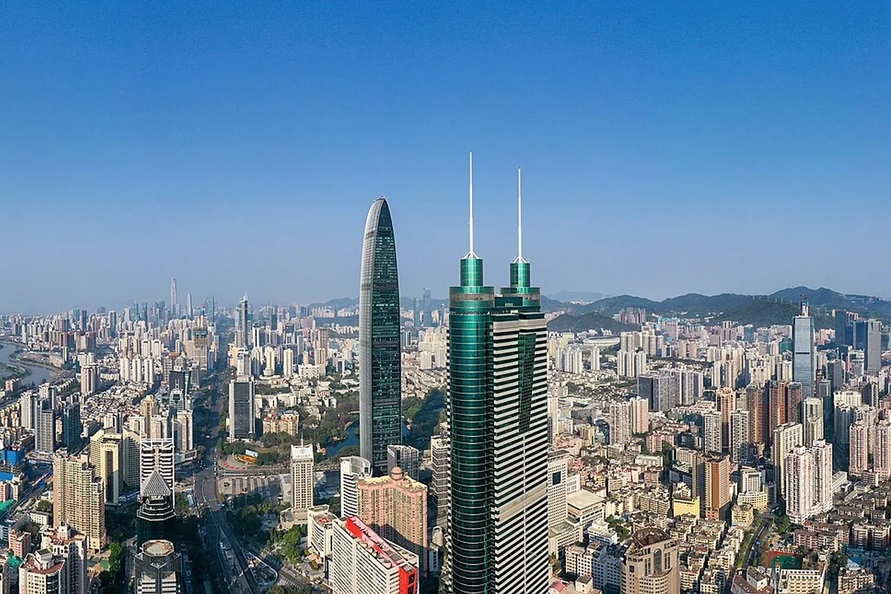 The west panorama of Shenzhen, Shennan road in the middle, Shenzhen river in the left, and Kowloon–Canton railway in the right.