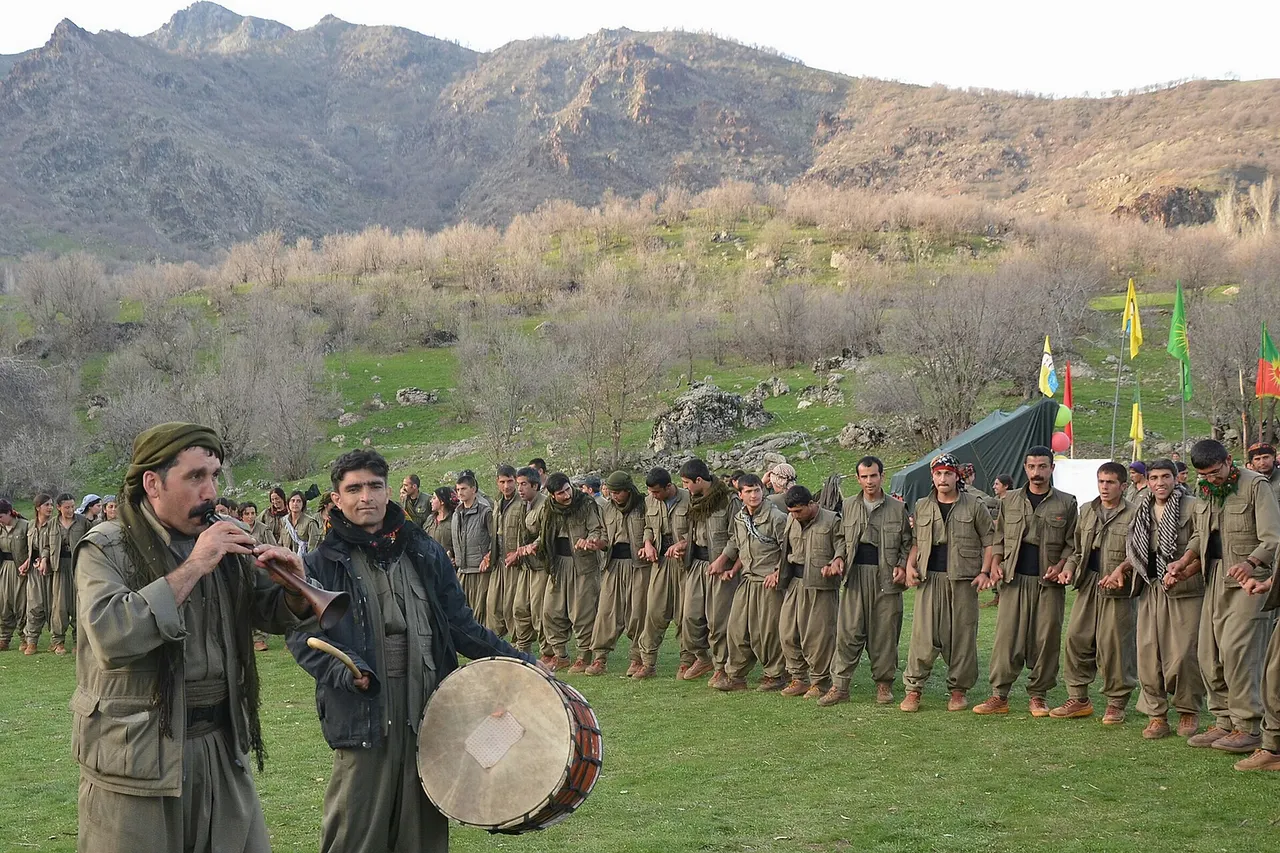 PKK guerrillas are dancing to traditional music