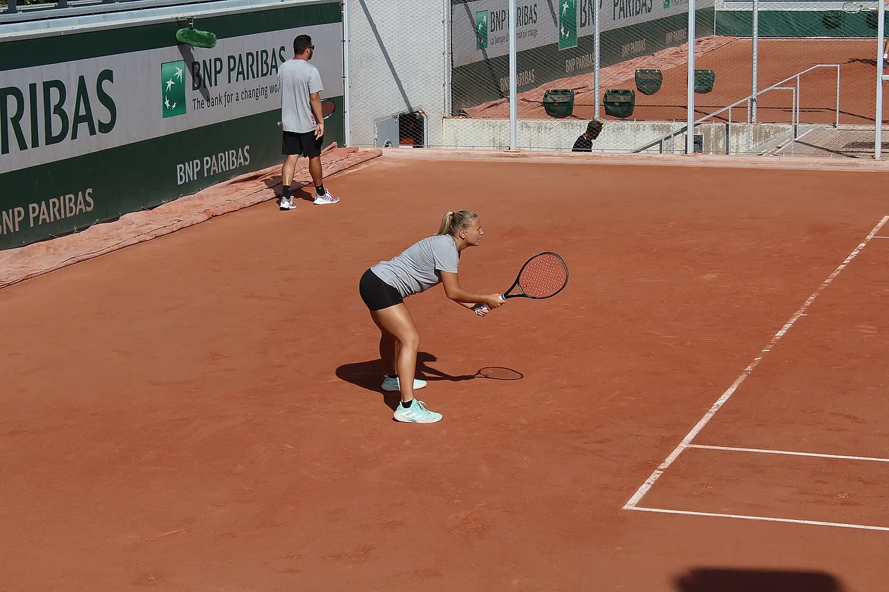 Diana Shnaider at practice in the opening week of Roland Garros 2023