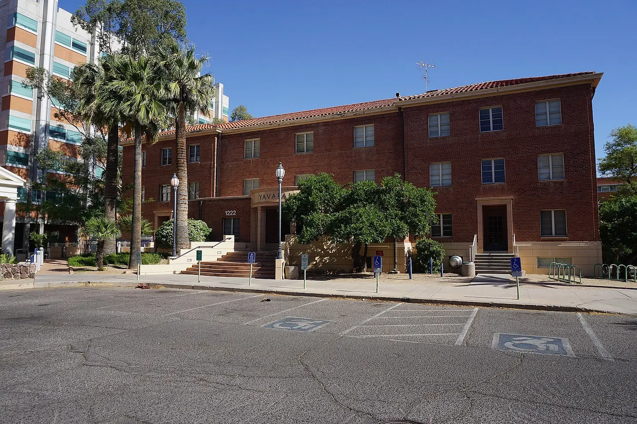 The Yavapai building on the campus of the University of Arizona in Tucson , Arizona ( United States ).