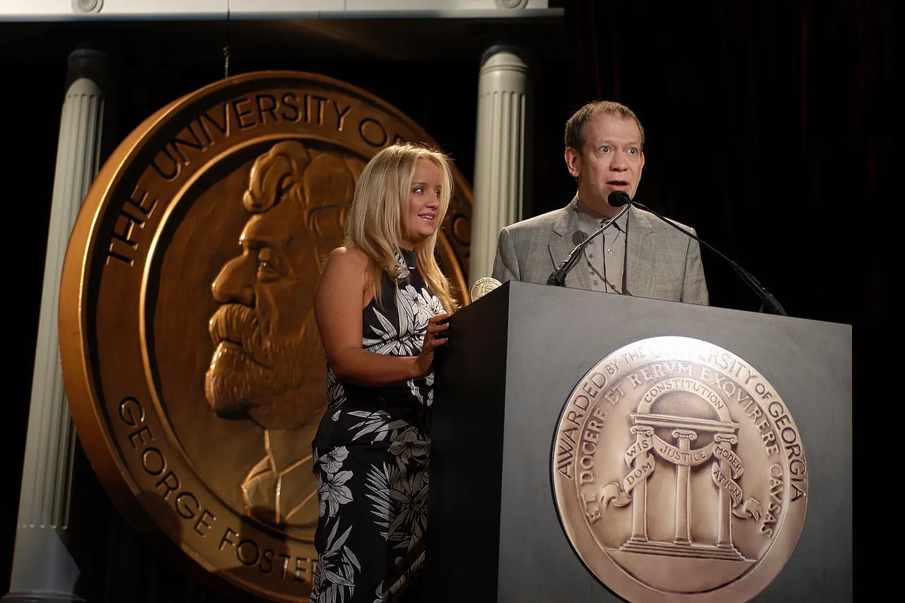 PHOTO CREDIT: ANDERS KRUSBERG / PEABODY AWARDS Lucy Davis and Jon Plowman 63rd Annual Peabody Awards Luncheon Waldorf=Astoria Hotel May 17, 2004