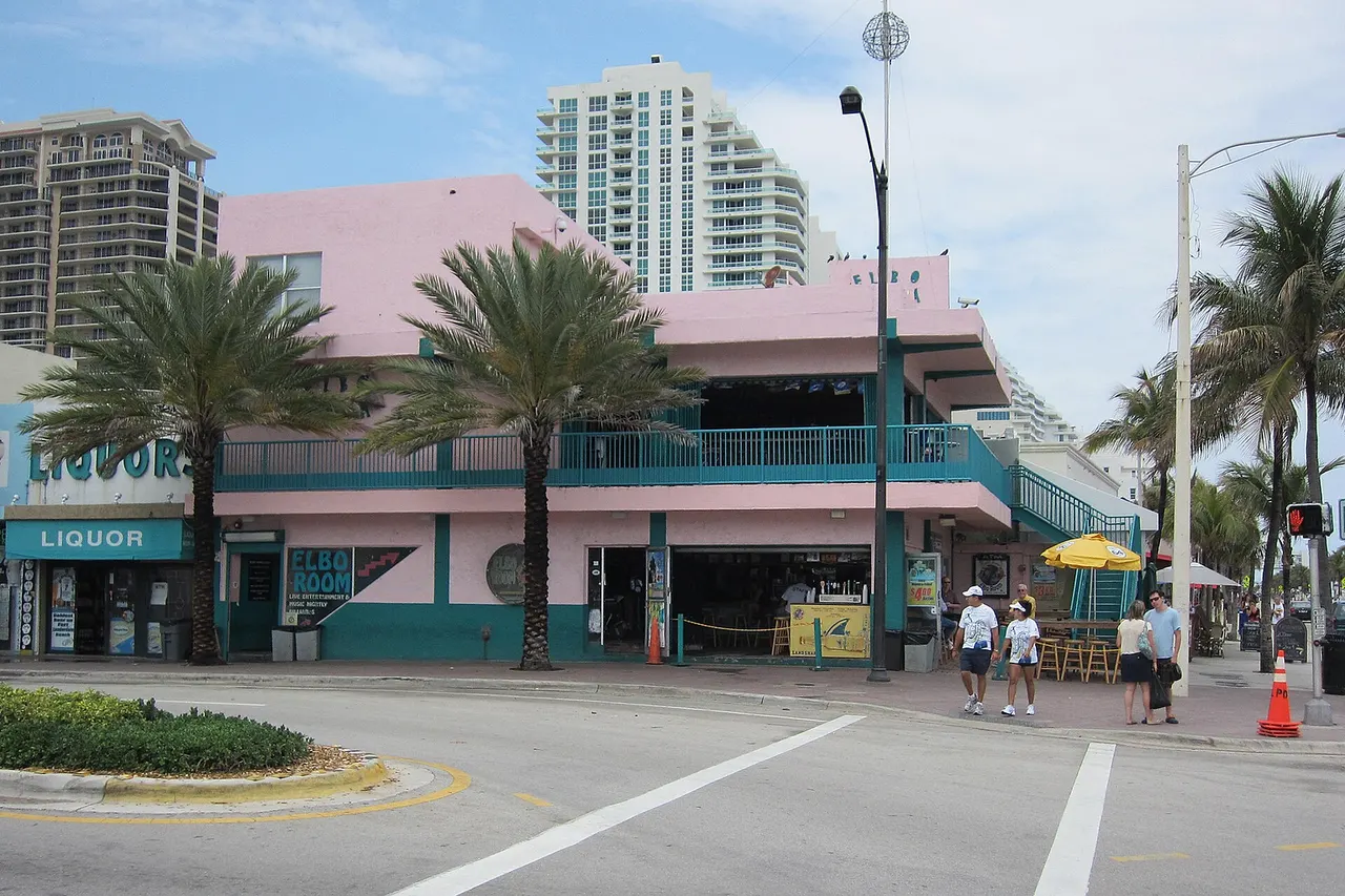 Elbo Room , 241 South Fort Lauderdale Beach Boulevard ( Florida State Road A1A ), Fort Lauderdale , Florida .
