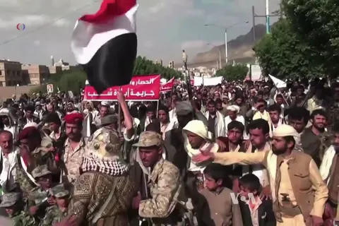 Houthis protest against airstrikes by the Saudi-led coalition on Sana'a in September 2015.