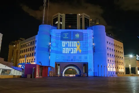 Landmarks in the city of Ashdod illuminated in blue and white in light of the release of the Israeli hostages from the captivity of Palestinian terrorist groups in the Gaza Strip, October 2025.