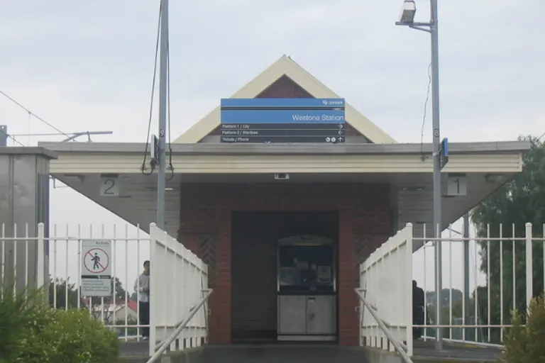 Entrance to Westona station.