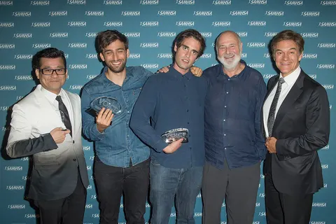 Johnson Chan, Matt Elisofon, Nick Reiner, and Rob Reiner with presenter Dr. Oz after accepting their SAMHSA Special Recognition Award and a 2016 Voice Award for their film Being Charlie