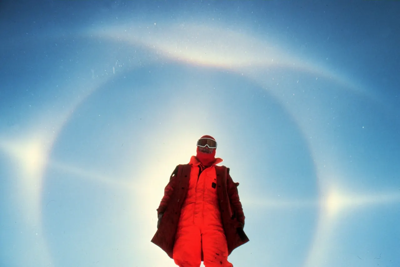 A magnificent halo on south pole. Location: Looking North from the South Pole