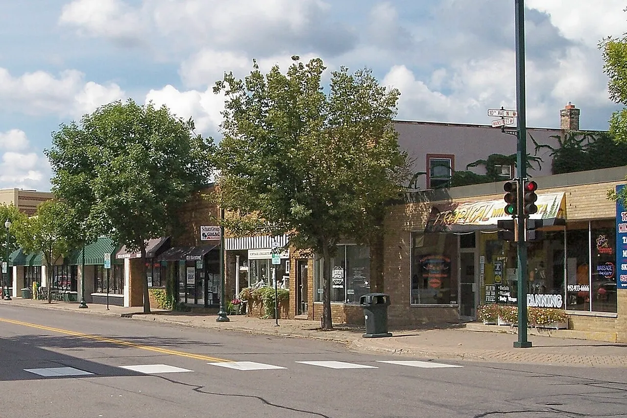 Mainstreet (local spelling) in downtown w:Hopkins, Minnesota