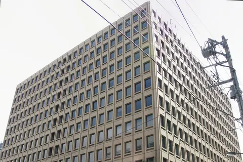 Mori Building 37. This place is Toranomon , Minato , Tokyo , Japan . It was the headquarters of Japan Air System