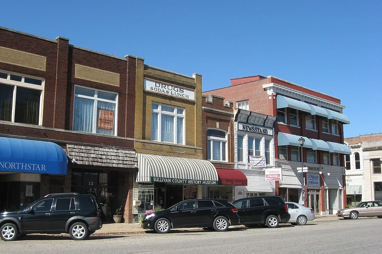Buildings on the western side of the first block of S. Court Street in Sullivan , Indiana , United States .