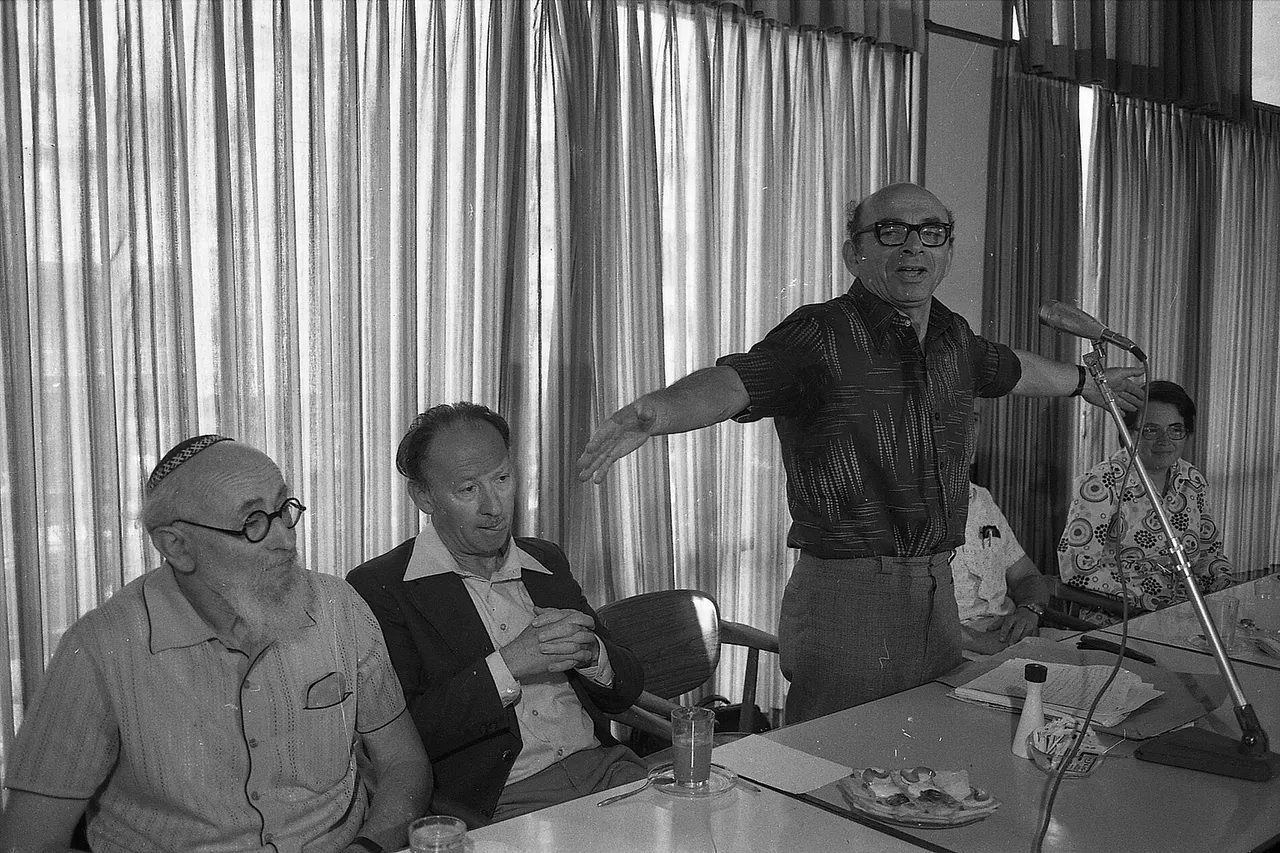 Israeli academic members holding a press conference declaring that not every academic belongs to the 'Peace Now' movement.