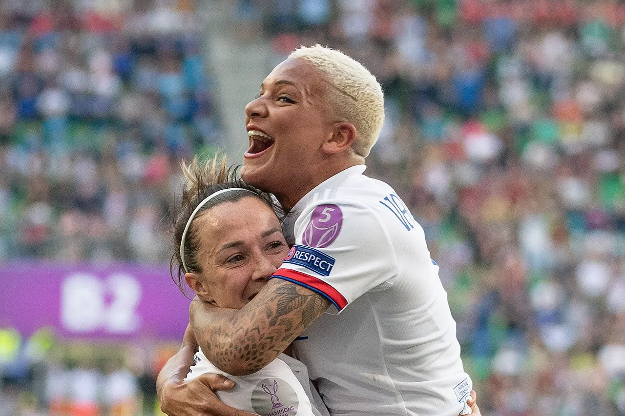 Football, women, UEFA Women's Champions League, Olympique Lyonnais vs. FC Barcelona; Olympique Lyonnais celebrating the 0–4 goal scored by Ada Hegerberg (Olympique Lyon, 14); from left: Lucy Bronze (Olympique Lyon, 2), Shanice van de Sanden (Olympique Lyon, 11)
