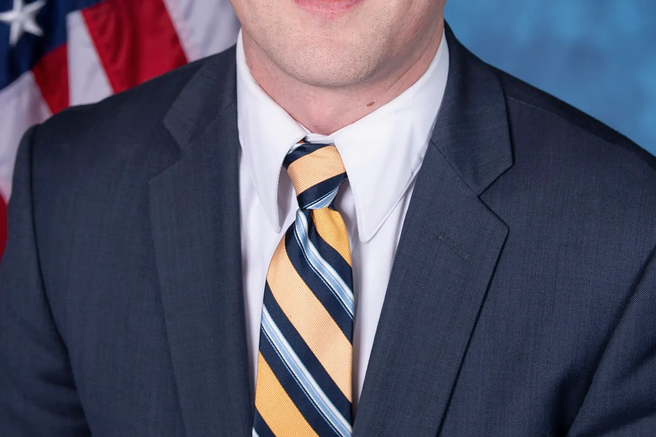 Photo of Rep. Jared Golden (D-ME02)